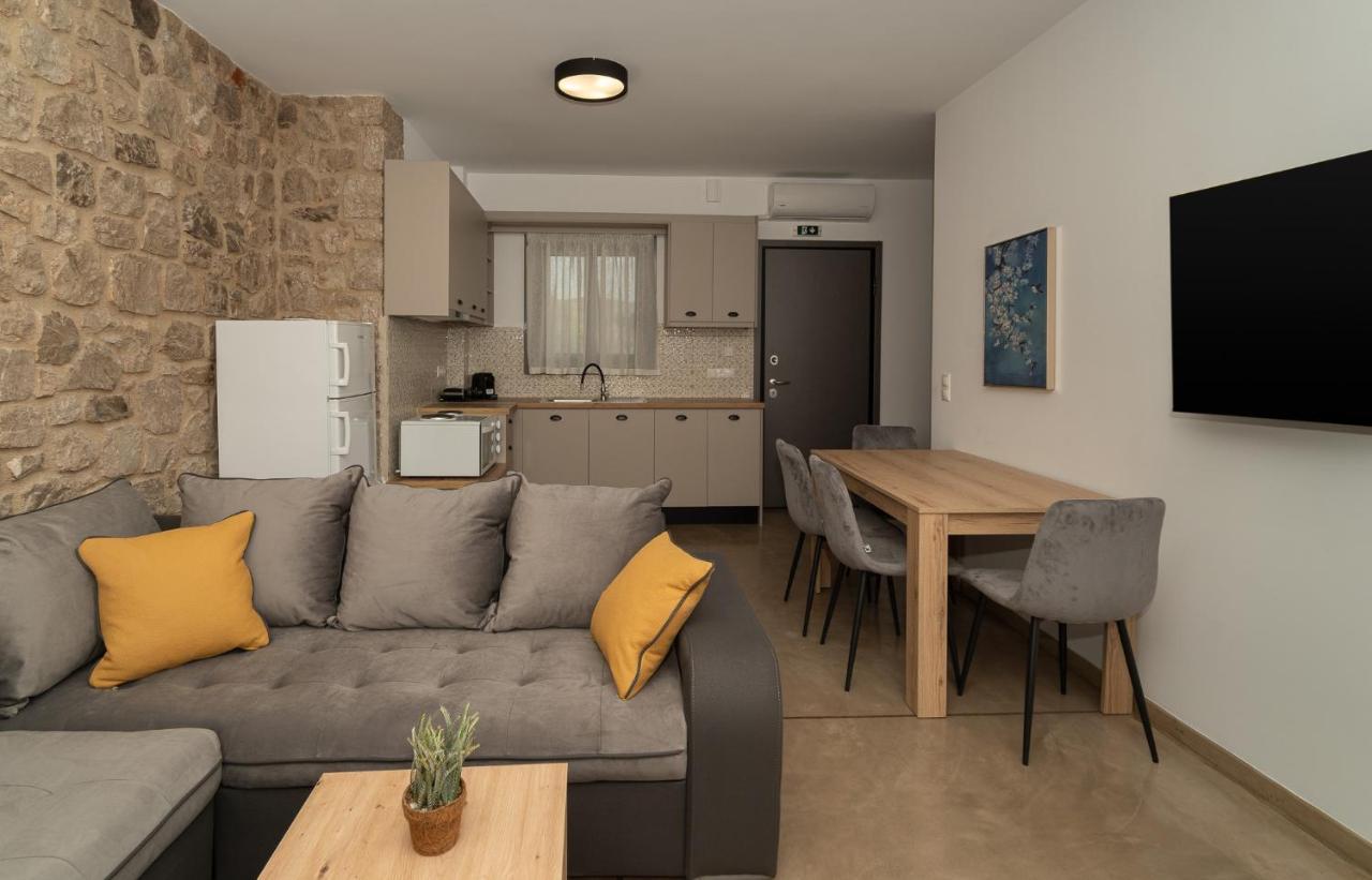 Lithos Suites Finikounda Exterior foto