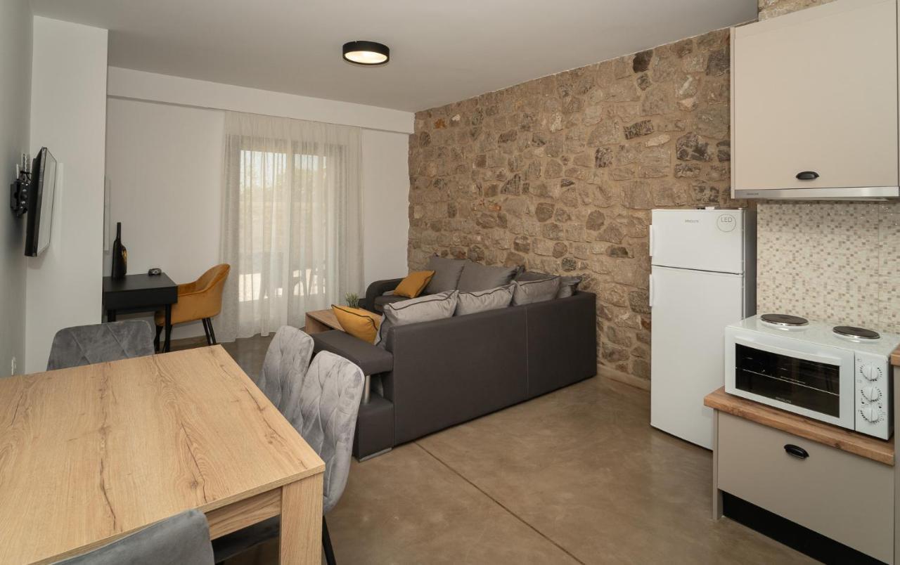 Lithos Suites Finikounda Exterior foto