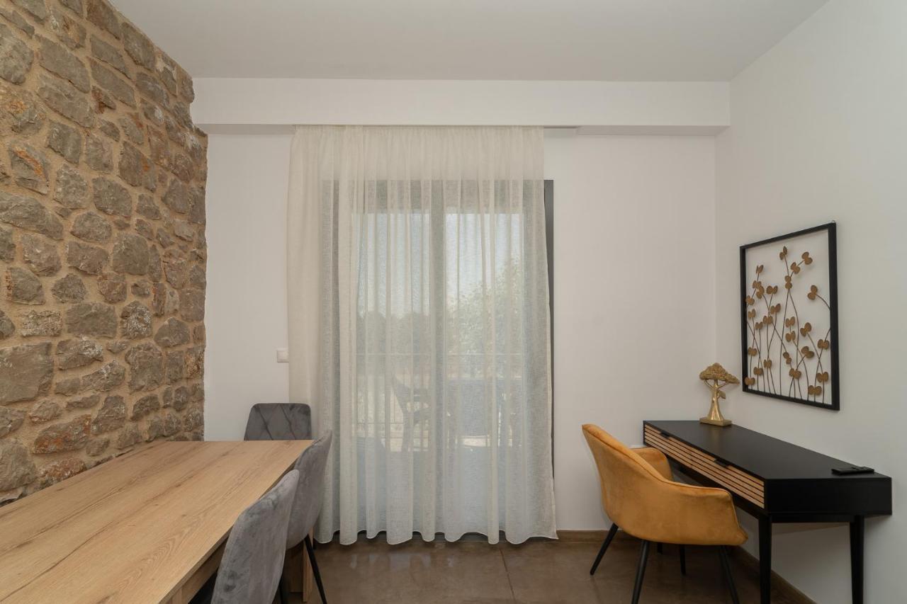 Lithos Suites Finikounda Exterior foto