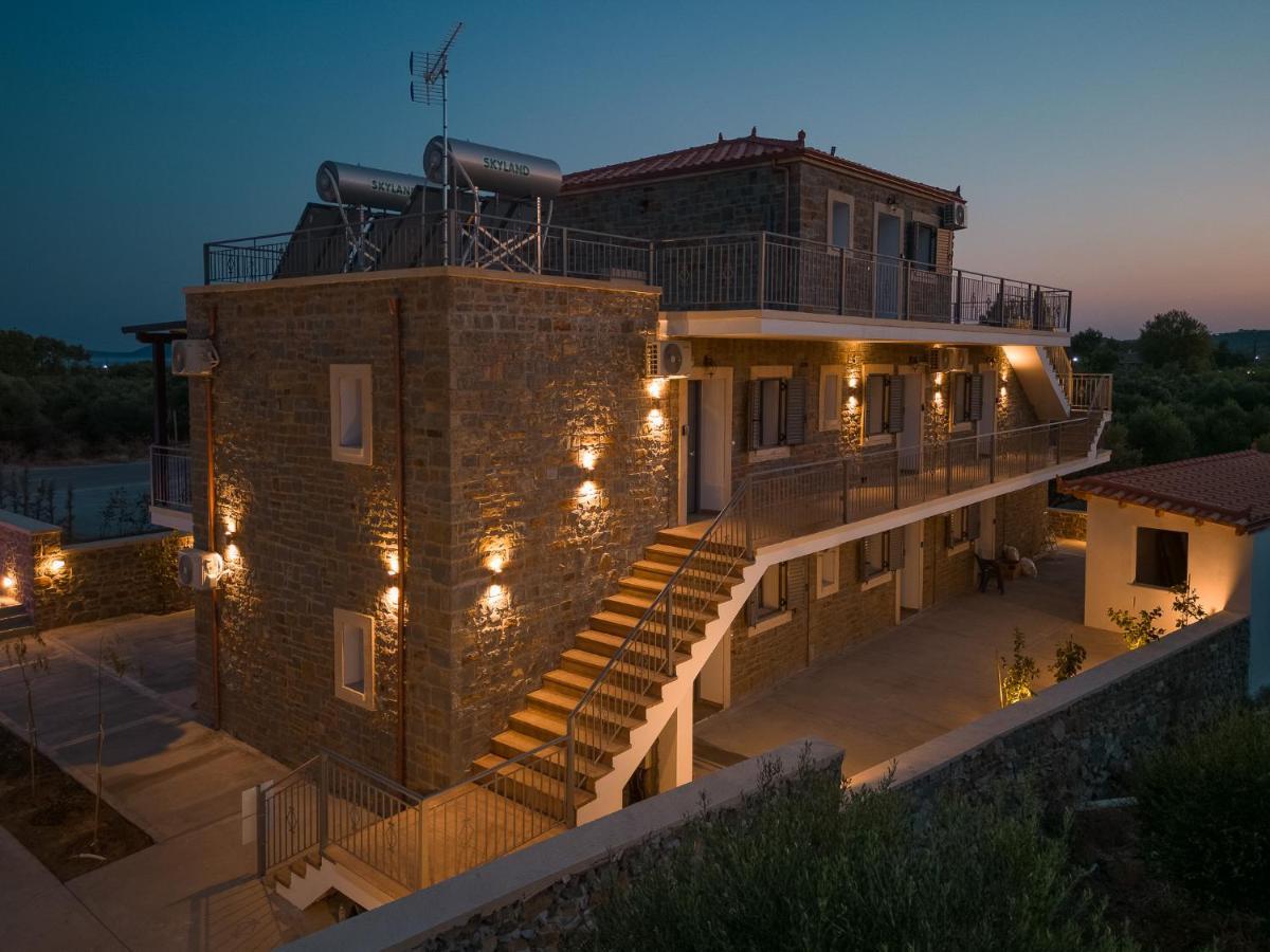 Lithos Suites Finikounda Exterior foto