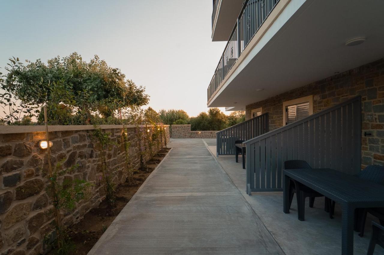 Lithos Suites Finikounda Exterior foto