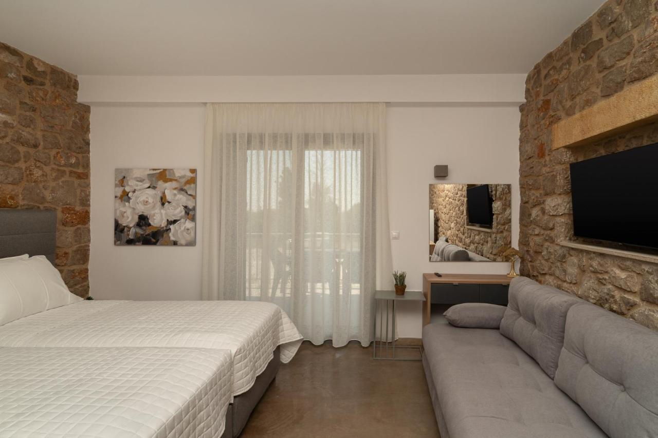 Lithos Suites Finikounda Exterior foto