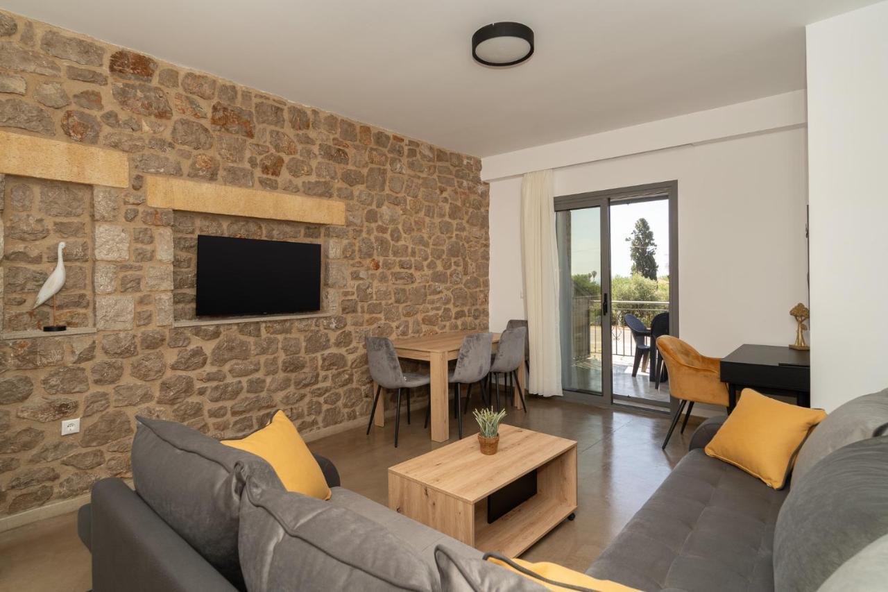 Lithos Suites Finikounda Exterior foto