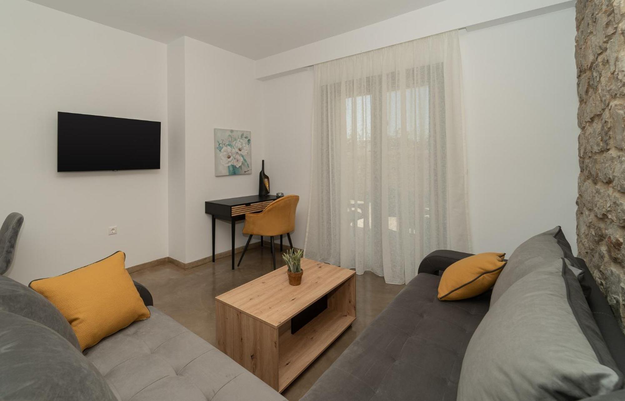 Lithos Suites Finikounda Exterior foto