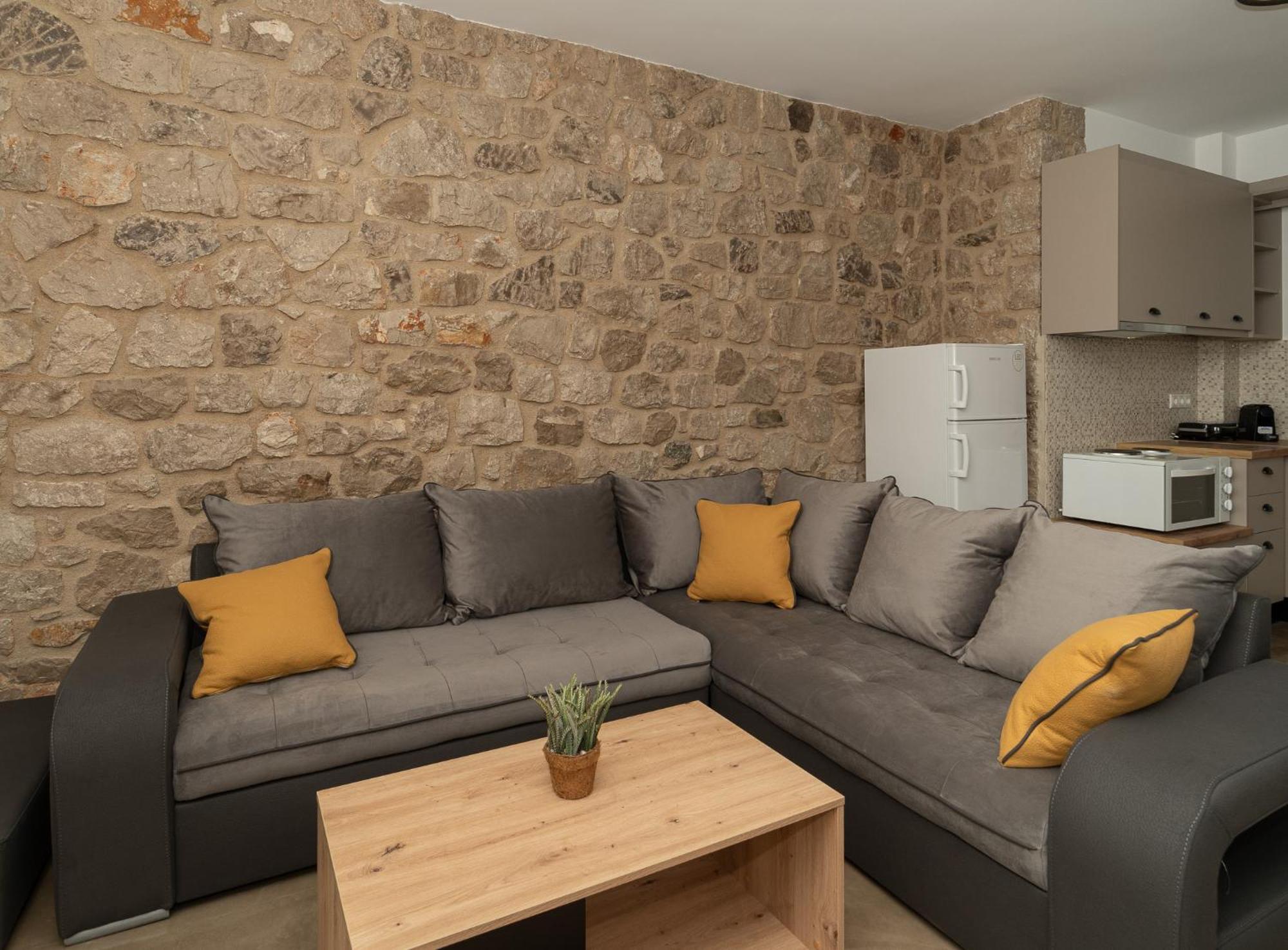 Lithos Suites Finikounda Exterior foto