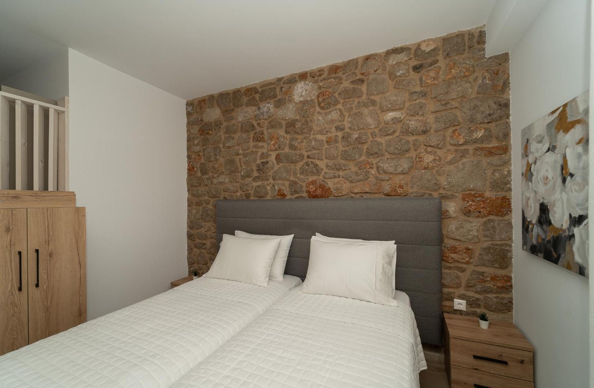 Lithos Suites Finikounda Exterior foto