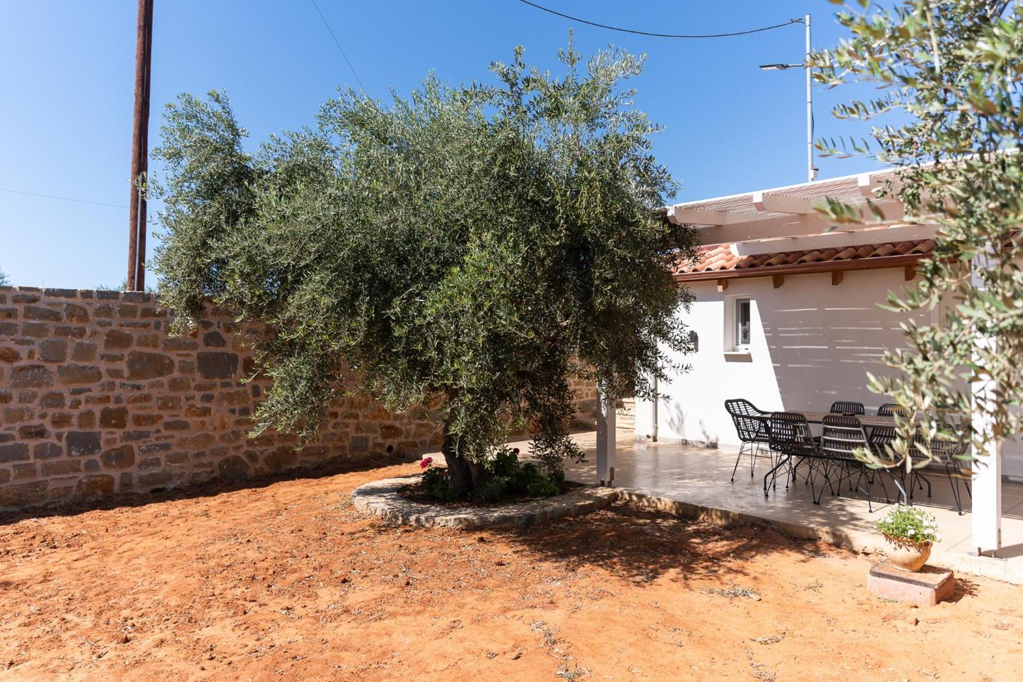 Lithos Suites Finikounda Exterior foto